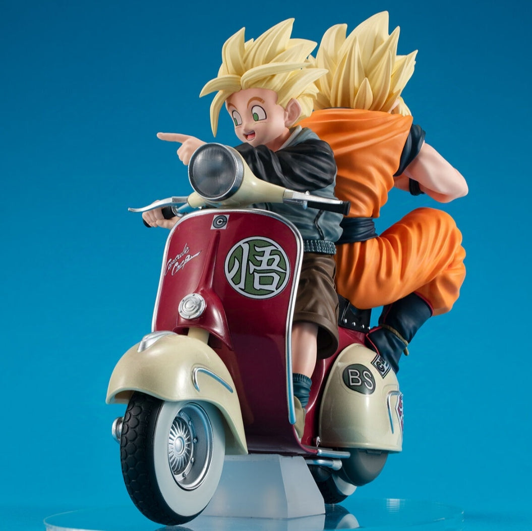 Dragon Ball Z Desktop Real McCoy EX Super Saiyan Goku y Super Saiyan Gohan en motocicleta
 POR MEGAHOUSE - MARCA DRAGON BALL
