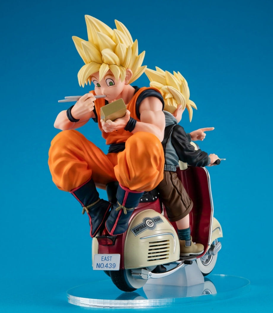 Dragon Ball Z Desktop Real McCoy EX Super Saiyan Goku y Super Saiyan Gohan en motocicleta
 POR MEGAHOUSE - MARCA DRAGON BALL