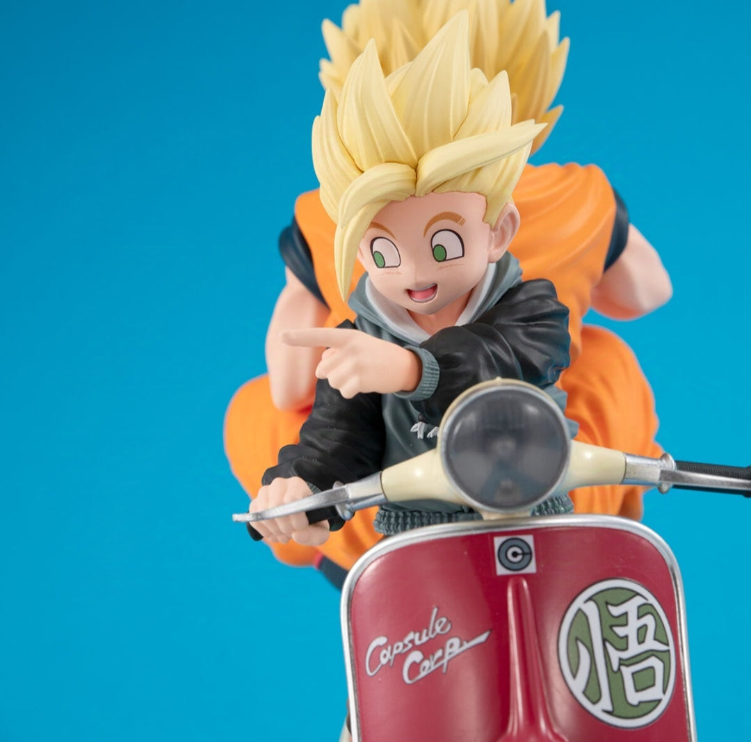 Dragon Ball Z Desktop Real McCoy EX Super Saiyan Goku y Super Saiyan Gohan en motocicleta
 POR MEGAHOUSE - MARCA DRAGON BALL