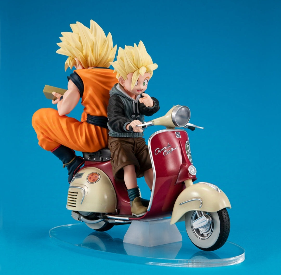 Dragon Ball Z Desktop Real McCoy EX Super Saiyan Goku y Super Saiyan Gohan en motocicleta
 POR MEGAHOUSE - MARCA DRAGON BALL