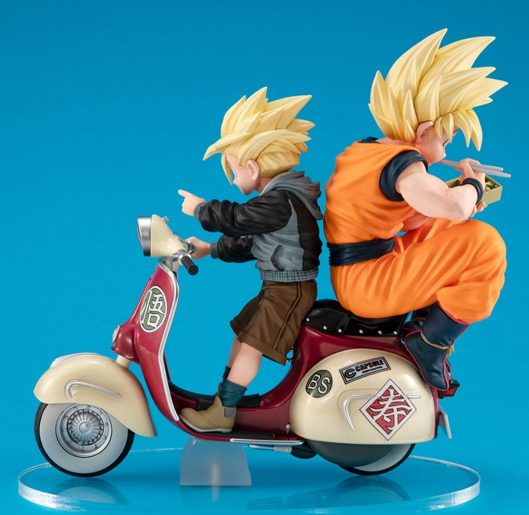 Dragon Ball Z Desktop Real McCoy EX Super Saiyan Goku y Super Saiyan Gohan en motocicleta
 POR MEGAHOUSE - MARCA DRAGON BALL