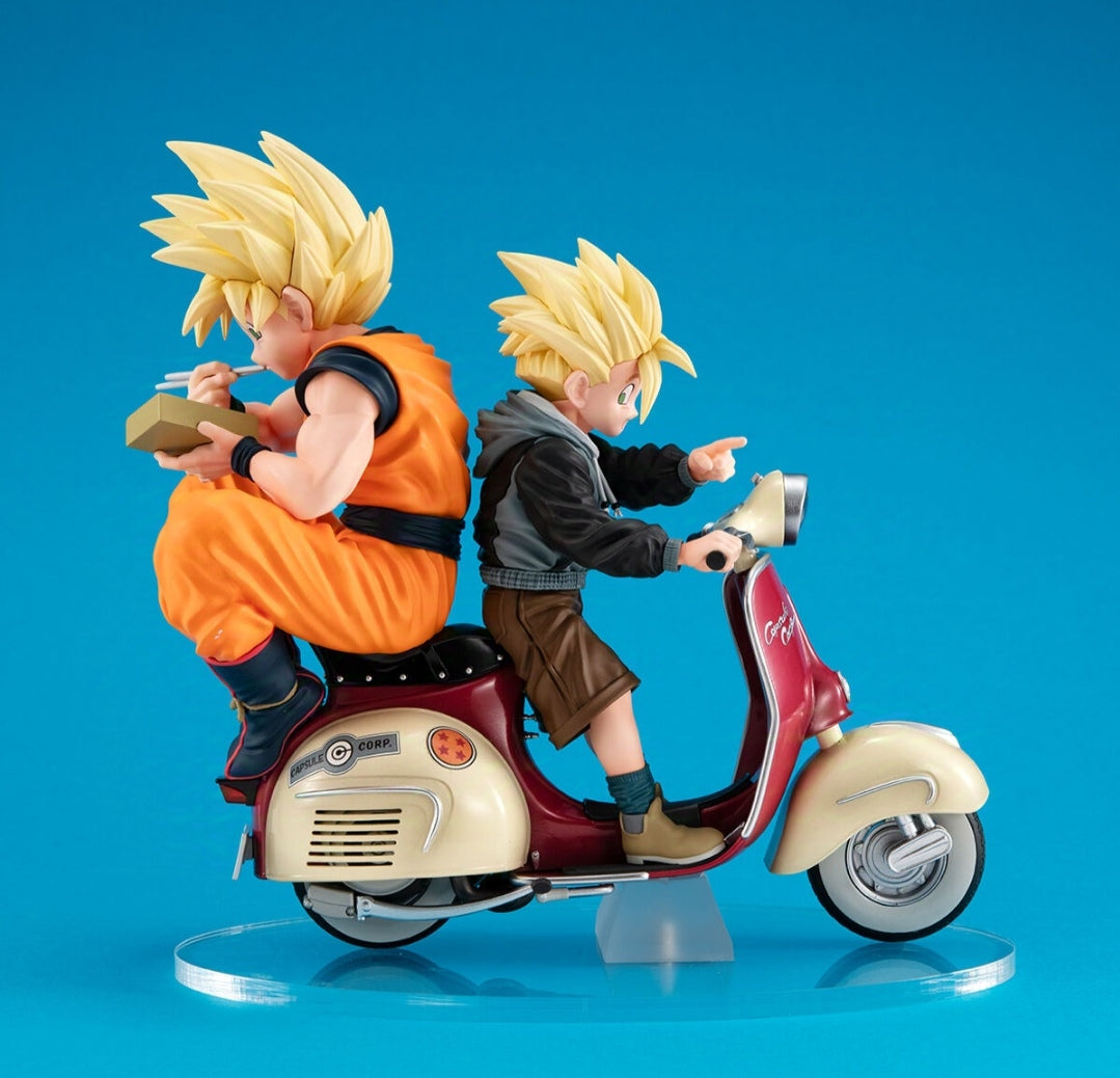 Dragon Ball Z Desktop Real McCoy EX Super Saiyan Goku y Super Saiyan Gohan en motocicleta
 POR MEGAHOUSE - MARCA DRAGON BALL