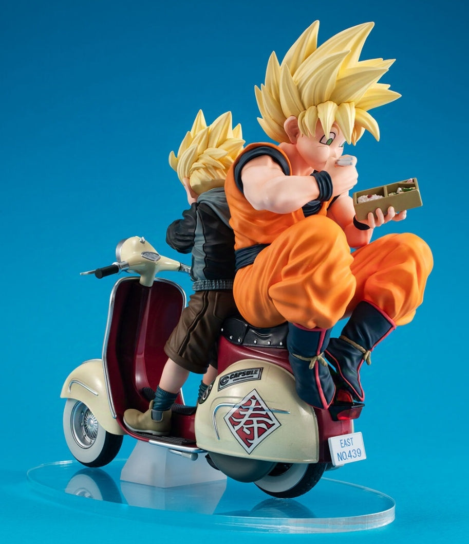 Dragon Ball Z Desktop Real McCoy EX Super Saiyan Goku y Super Saiyan Gohan en motocicleta
 POR MEGAHOUSE - MARCA DRAGON BALL