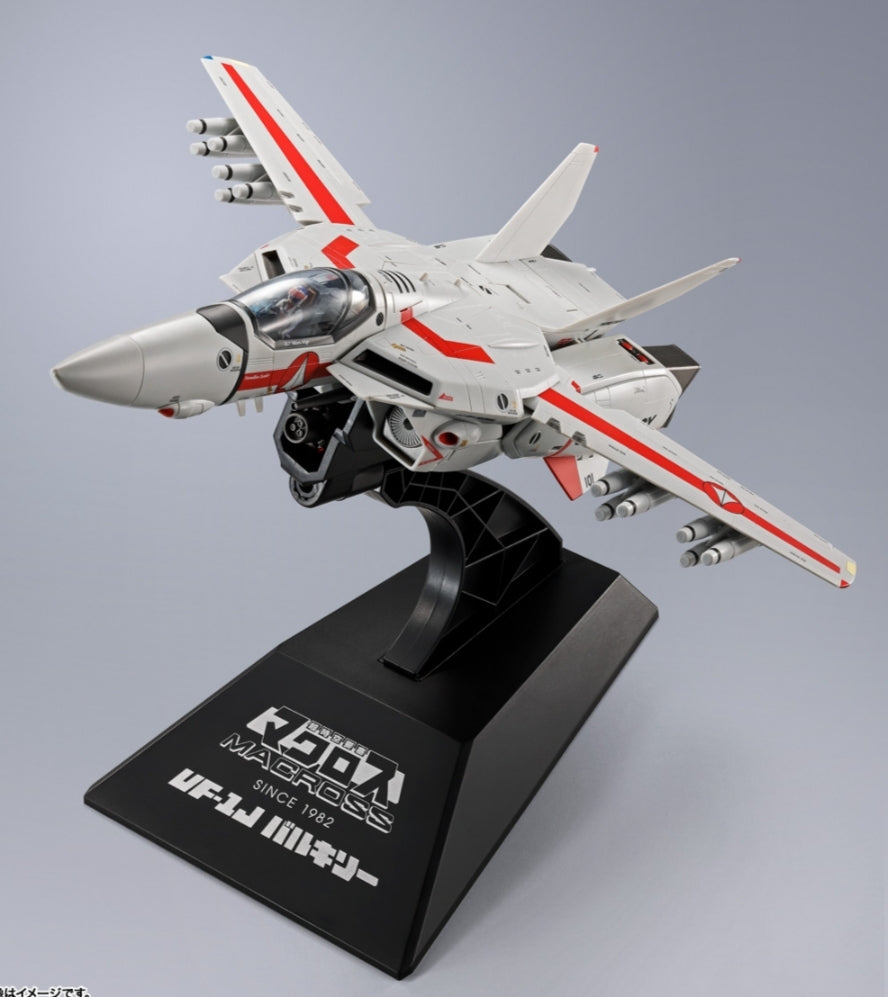 DX Chogokin
VF-1J Valkyrie (Hikaru Ichijo's Unit) -STORE LIMITED EDITION-
