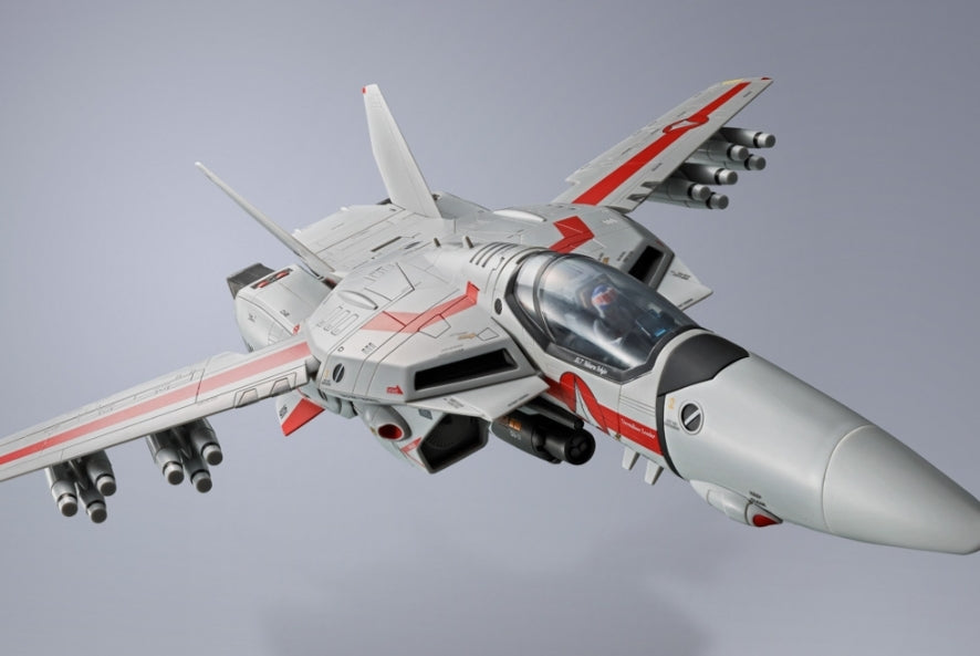 DX Chogokin
VF-1J Valkyrie (Hikaru Ichijo's Unit) -STORE LIMITED EDITION-